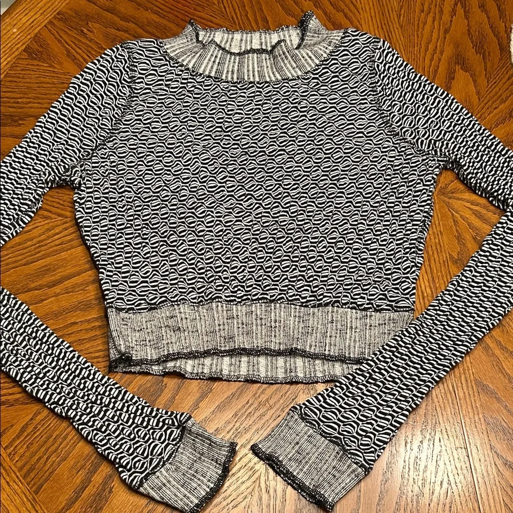 Free People Black & White Long Sleeve Monochrome Textured Crop Top. Size M
